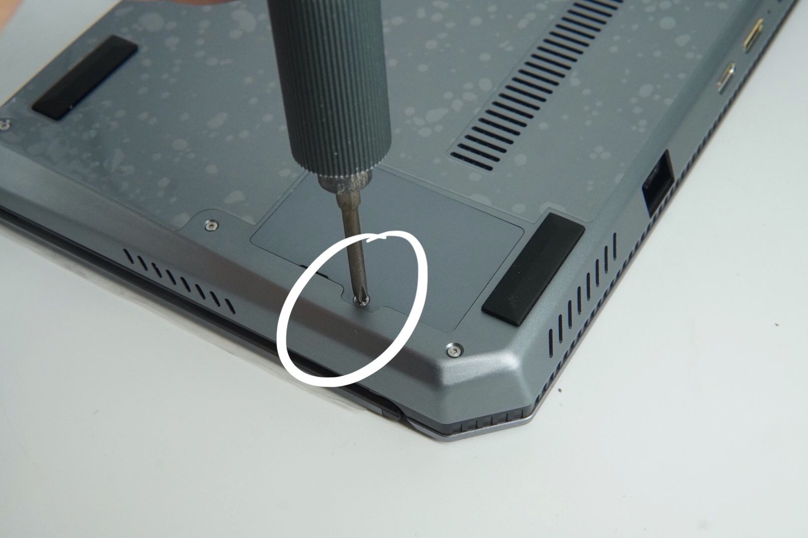 Fixing SSD Cover