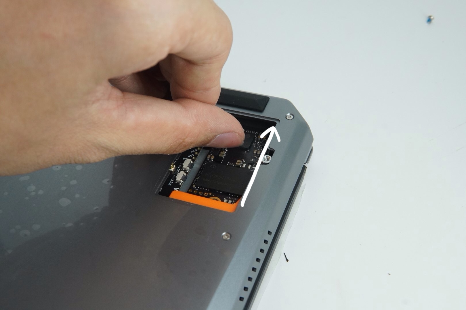 Inserting SSD