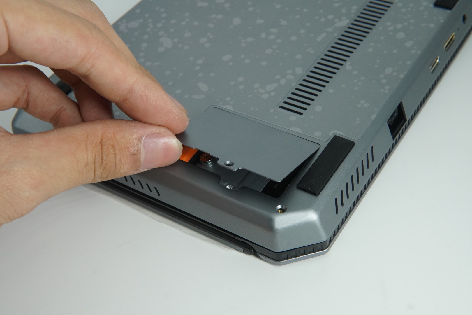 Replacing SSD Cover